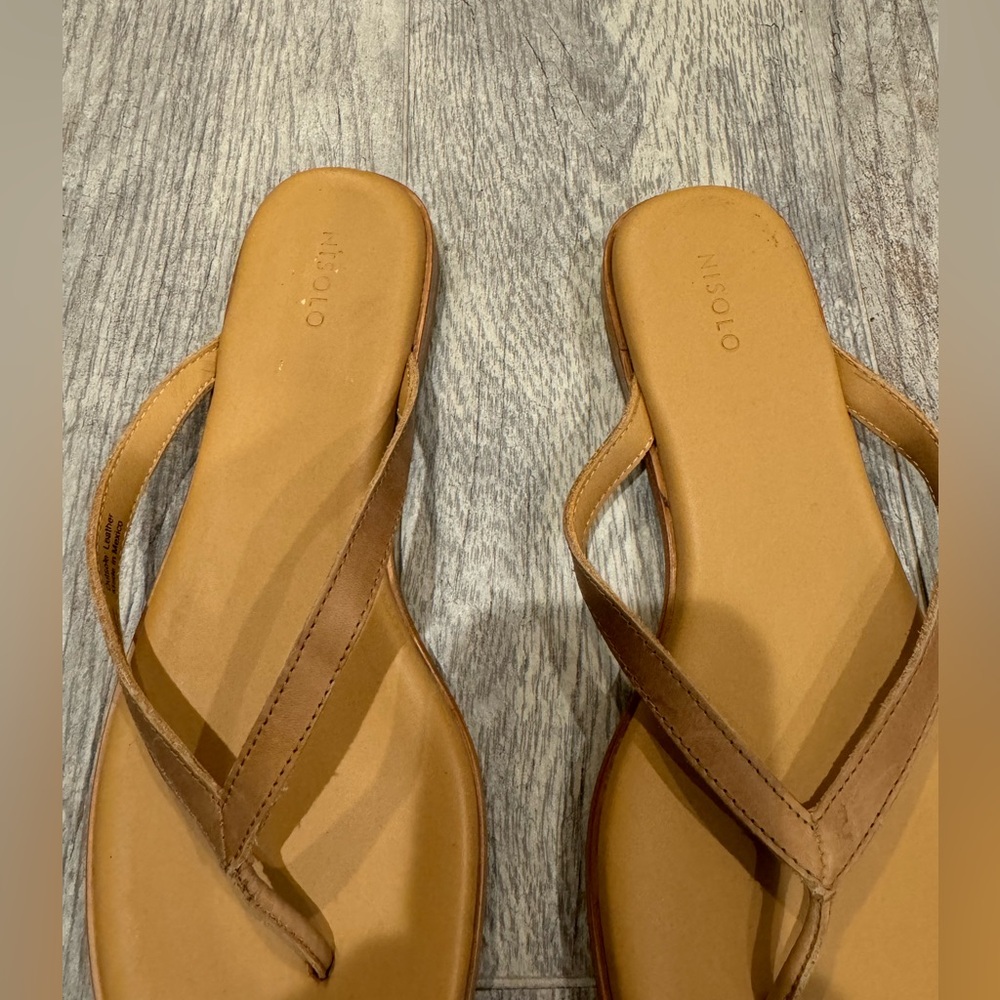Nisolo tan leather Go to flip flop sandals - Picture 4 of 7